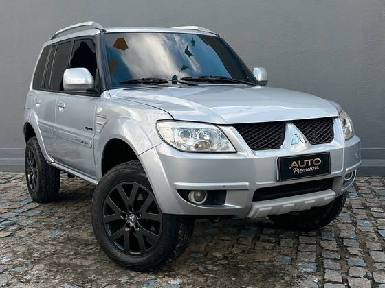 MITSUBISHI PAJERO TR4 2.0 4X4 16V 140CV FLEX 4P AUTOMÁTICO MITSUBISHI PAJERO TR4 2.0 4X4 16V 140CV FLEX 4P AUTOMÁTICO